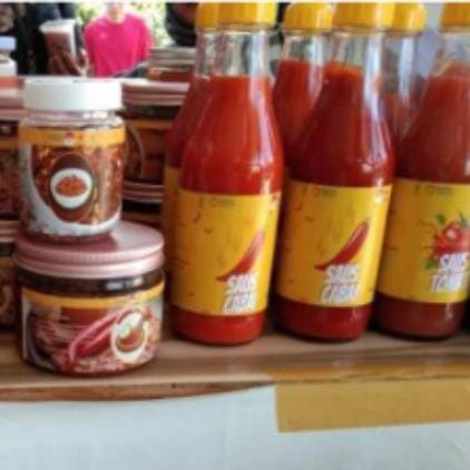 Dried chili and saus tomat